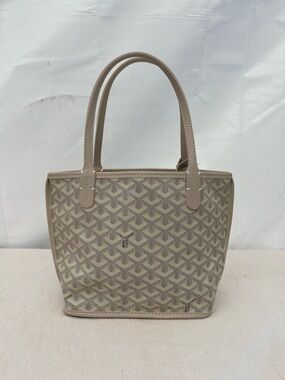This is an authentic GOYARD Goyardine Mini Anjou